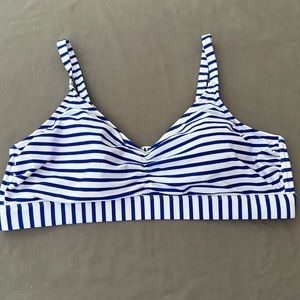 Kona Sol Women’s size 20W, White & Blue Stripped Bikini Top